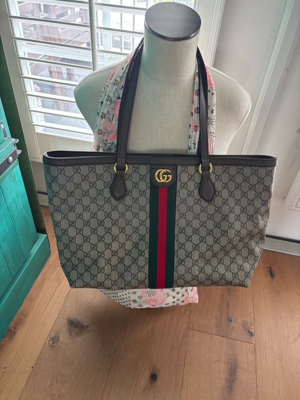 Ophidia Beige GG Supreme Tote with Green-Red Web Stripe